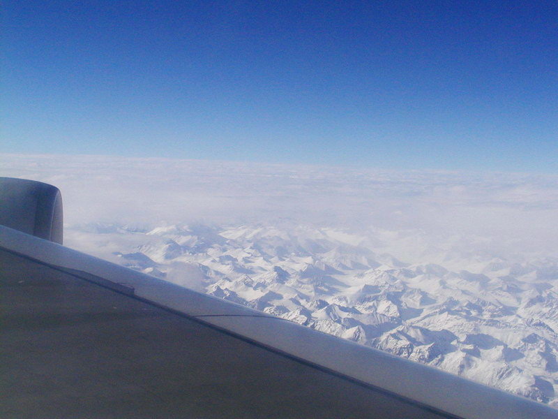 照片：飞机下的雪山