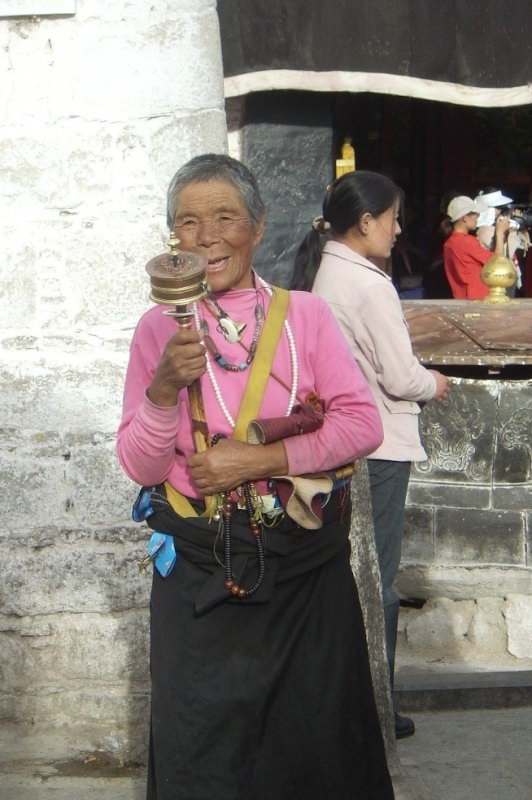 照片：八廓街的藏族大妈