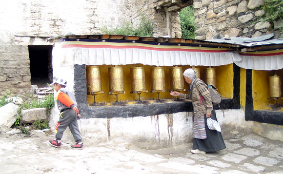 西藏图片：西藏转经6