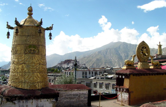 西藏图片：西藏大昭寺金法轮2