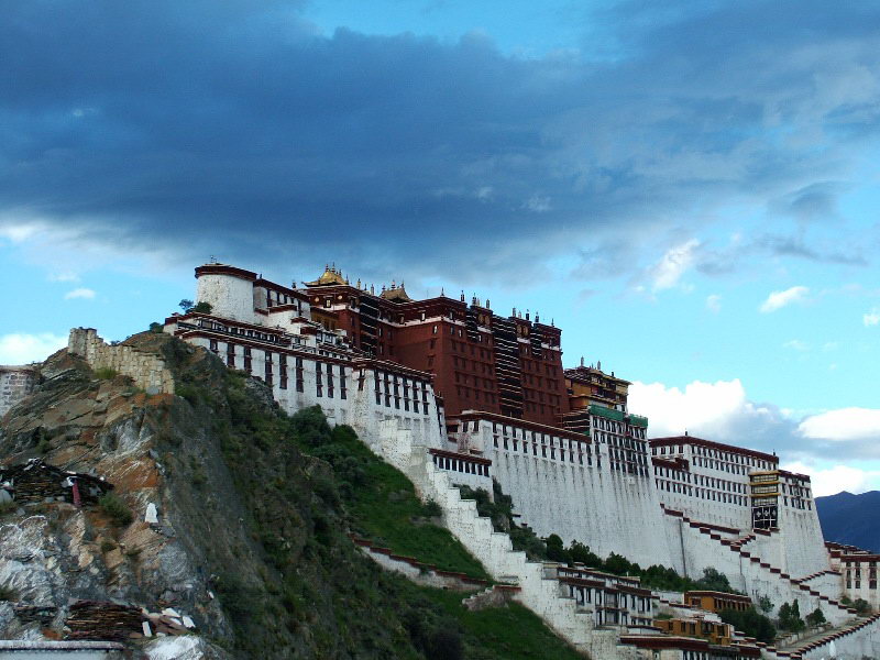 西藏图片：布达拉宫的天空