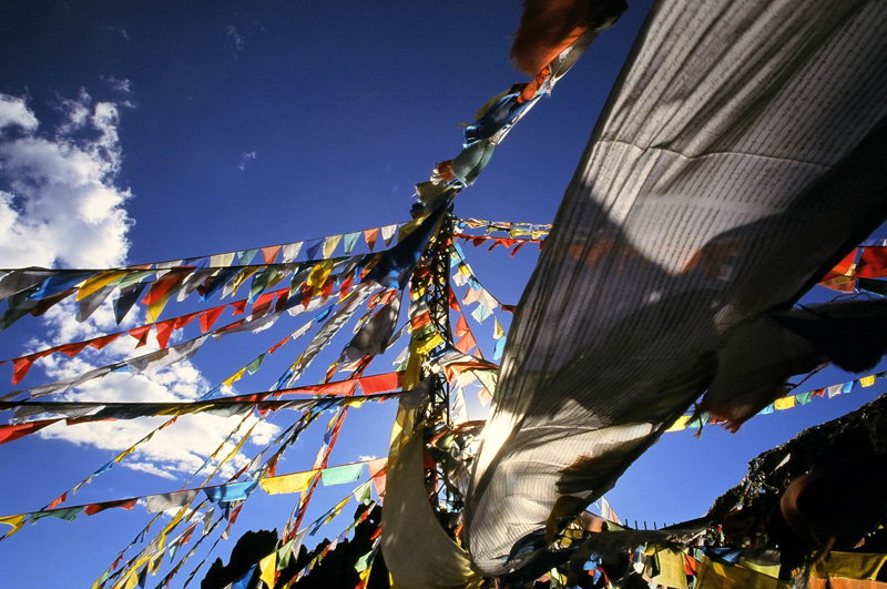 西藏图片：飘扬的经幡