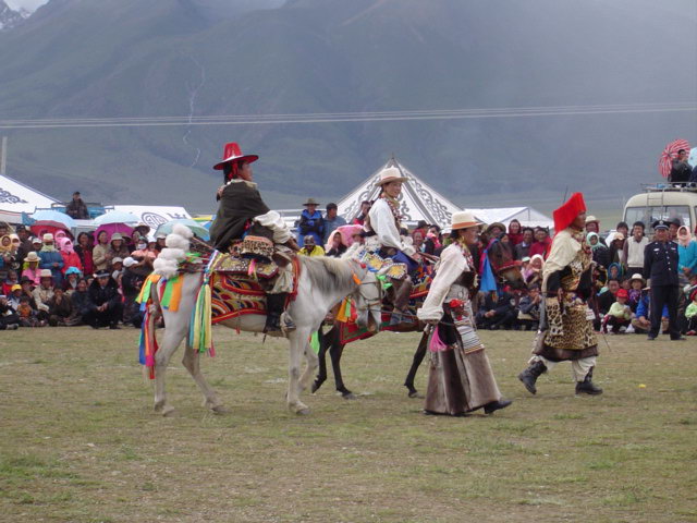 西藏图片：节日盛装