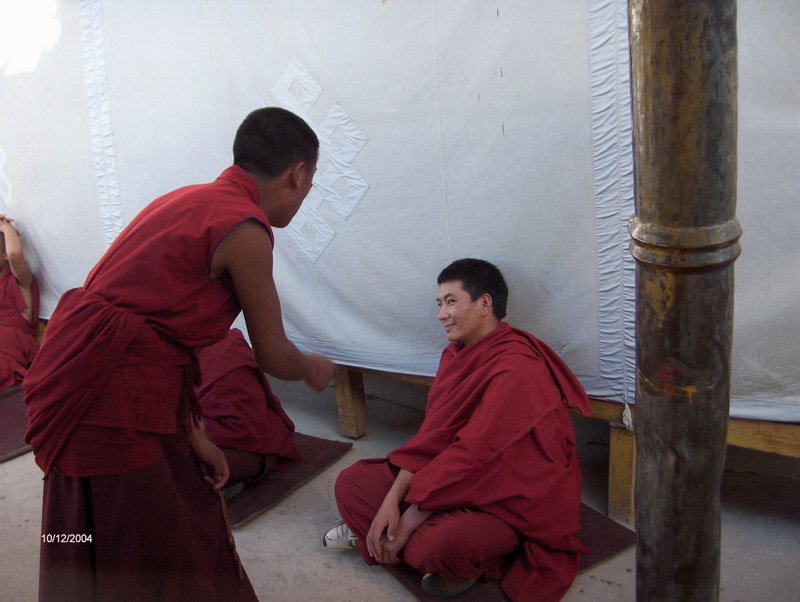 西藏图片：辩经的喇嘛们