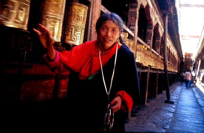 西藏图片：大昭寺转经5
