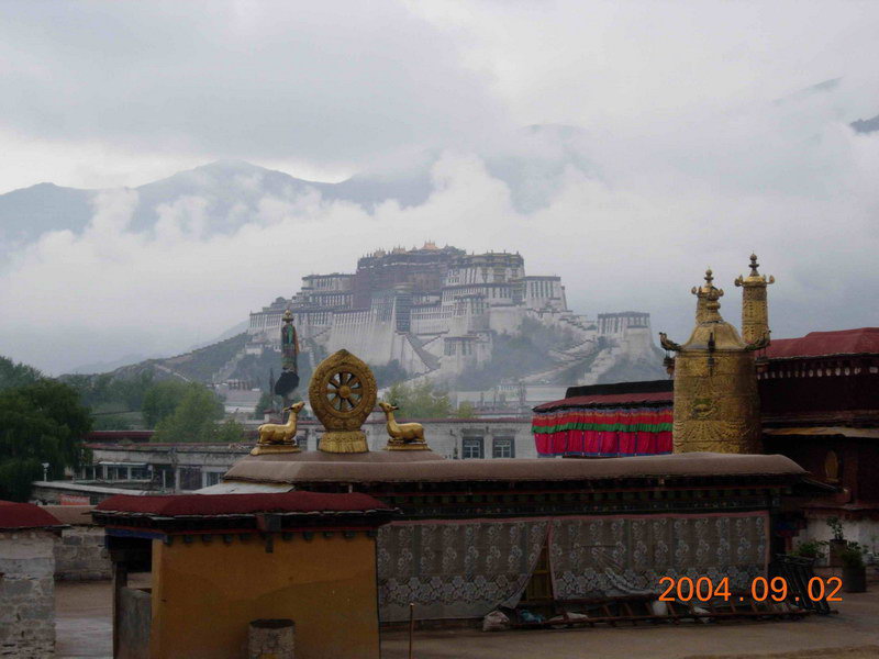 西藏图片：依山的布达拉