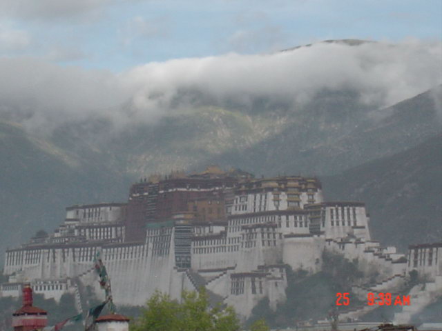 西藏图片：远处的布达拉宫
