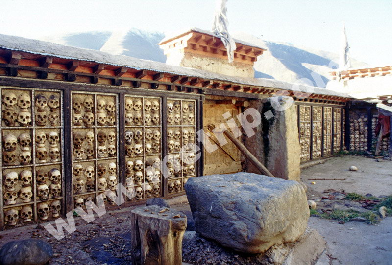 西藏照片：西藏骷髅墙