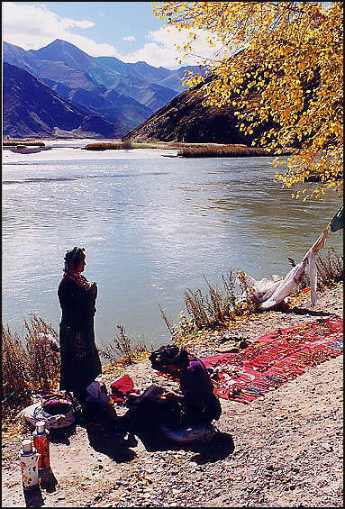 西藏照片：拉萨河边