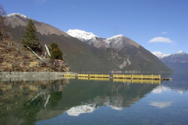 西藏林芝图片：红教圣湖