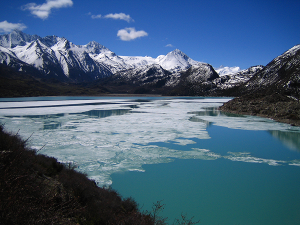 西藏旅游照片：昌都-然乌来古冰川湖