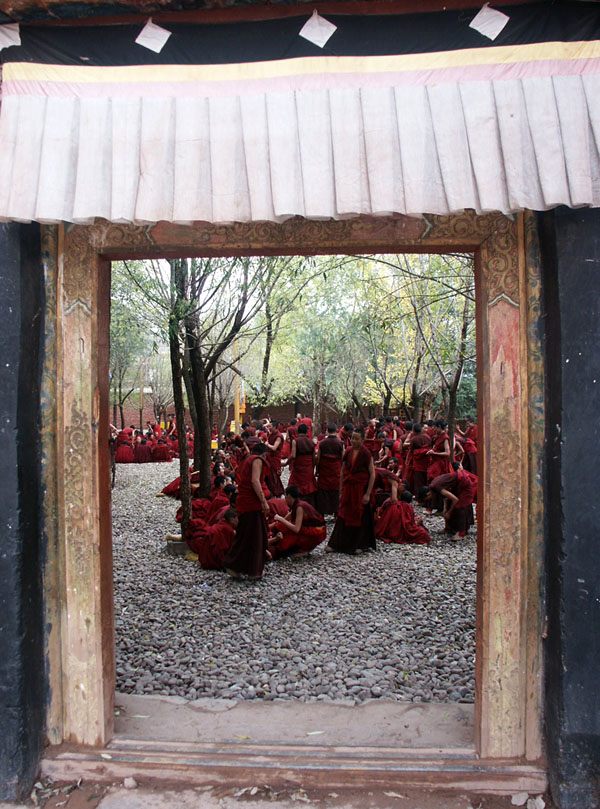西藏旅游照片：昌都-辨经